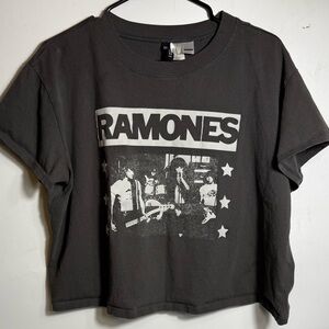 Romones t shirt women’s XL crop loose fit dark grey band punk rock